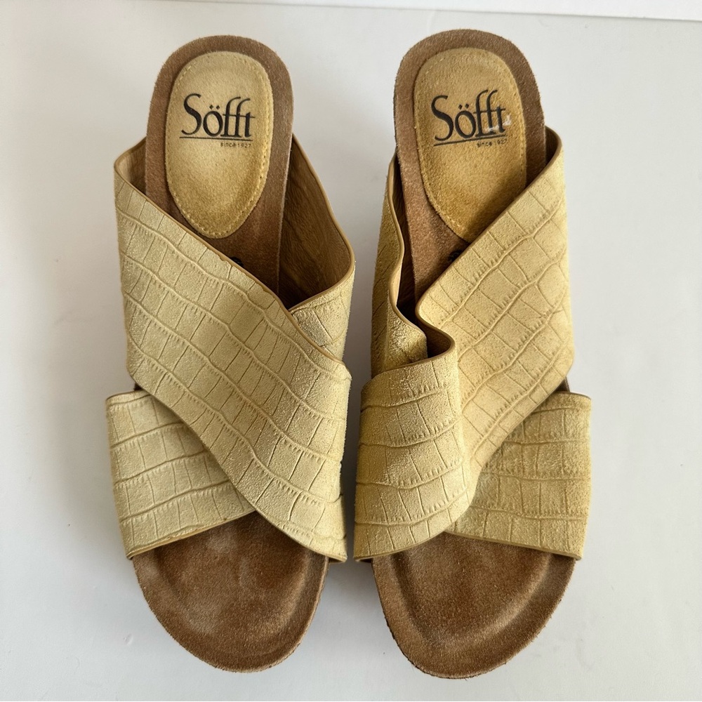Söfft Light Beige Croc Embossed Suede Wedge Sandals Slip-On Cork Heels‎ Size 10